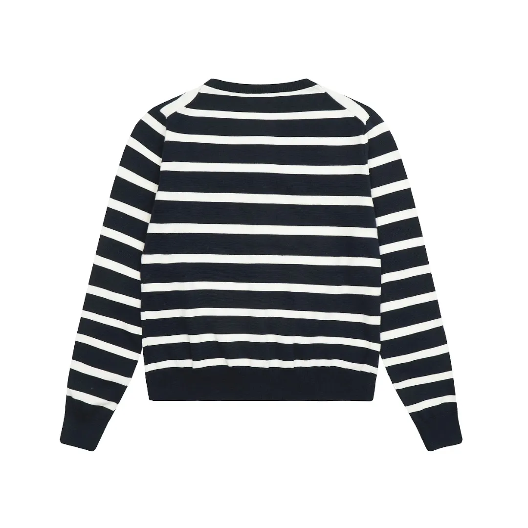 P190 Top quality" Style number: DS011# [Ralph Lauren jacquard striped round neck basic pony embroidered logo knitted cardigan long sleeves] ✅Ralph Lauren Ralph Lauren classic basic versatile plain striped jacquard knitted cardigan long-sleeved small jacket ✅Main provider of platform live broadcast wholesale entity ✅ZP quality 1:1 pattern making Scan the code to enter the GF website Counter quality ✅Detailed quality The only one in Guangzhou Imported quality cotton yarn Mainly high-end Cost-effective, good quality, needless to say. ✅The version is restored to the original one. Loose, comfortable and stress-free. Simple is high-end. Classic is timeless. ✅The upper body is simple and easy to match. A must-have for goddess ootd. Good-looking clothes are never picky. A must-have in the goddess’ wardrobe. Size: S-XL. Color: Navy Blue Red.